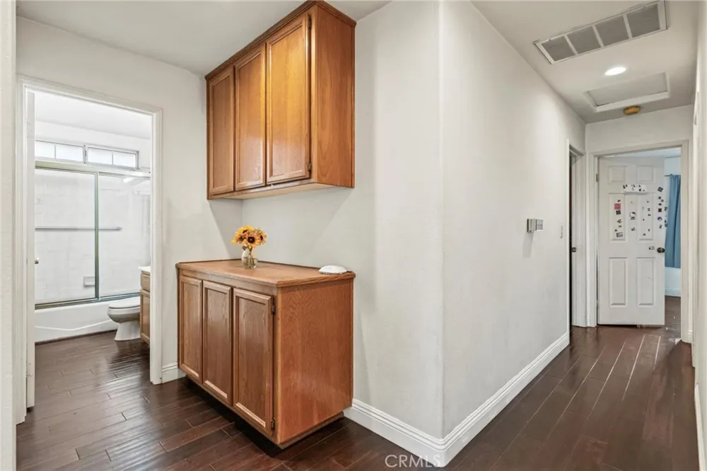 5048 W 121st Street Hawthorne, CA 90250