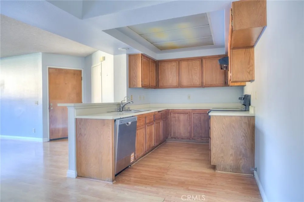 3 Carriage Pomona, CA 91766