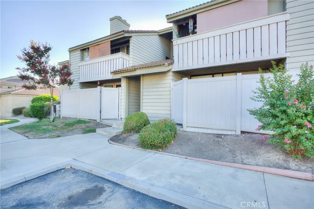 3 Carriage Pomona, CA 91766