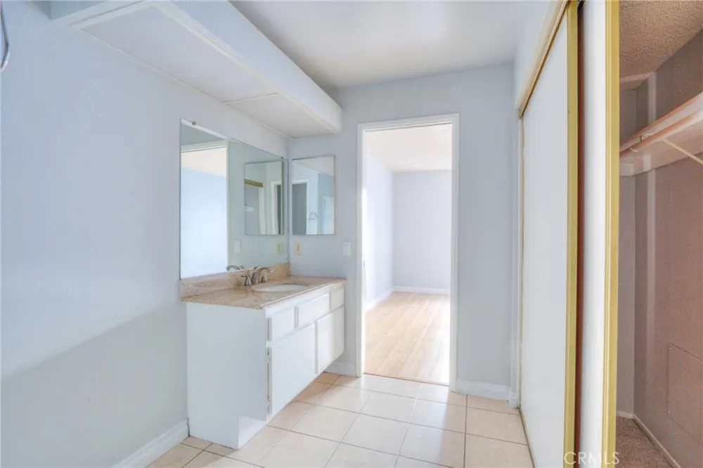3 Carriage Pomona, CA 91766