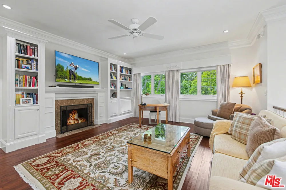 12544 The Vista Los Angeles, CA 90049