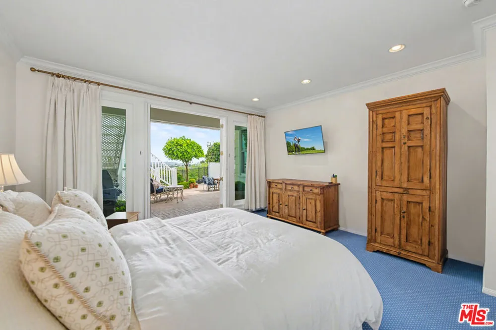 12544 The Vista Los Angeles, CA 90049
