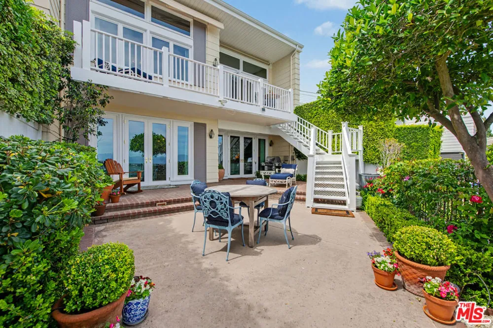 12544 The Vista Los Angeles, CA 90049