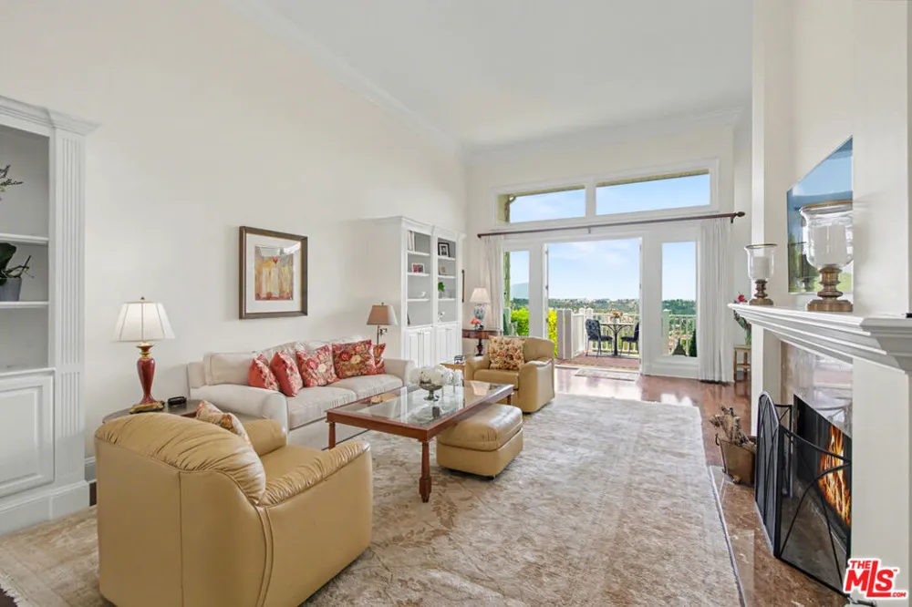 12544 The Vista Los Angeles, CA 90049