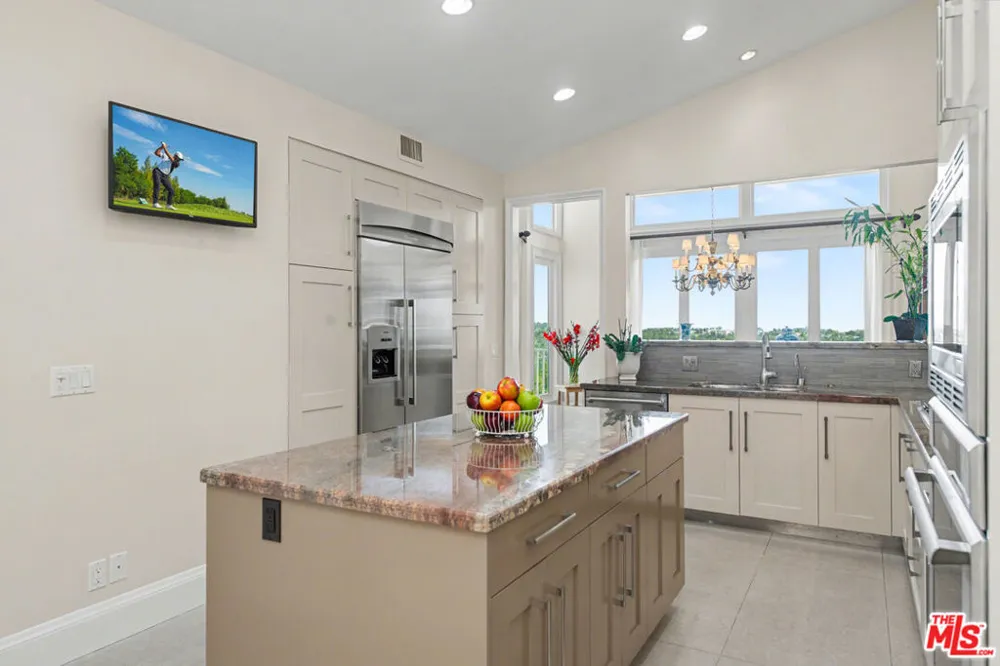 12544 The Vista Los Angeles, CA 90049