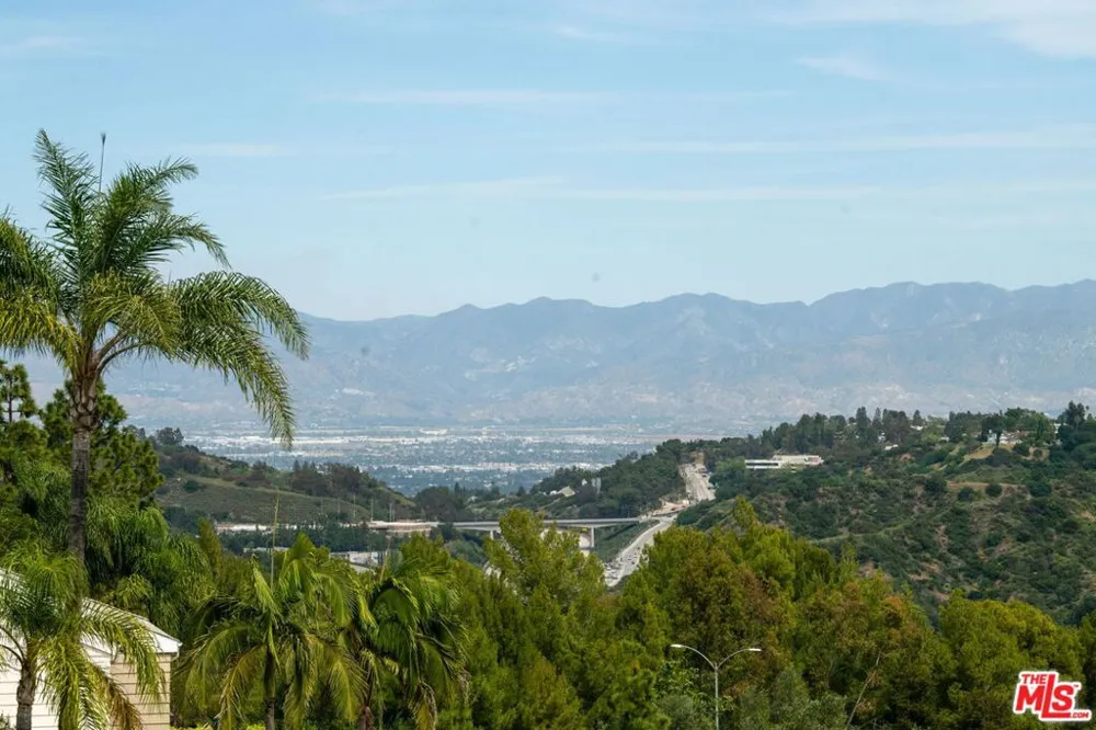 12544 The Vista Los Angeles, CA 90049