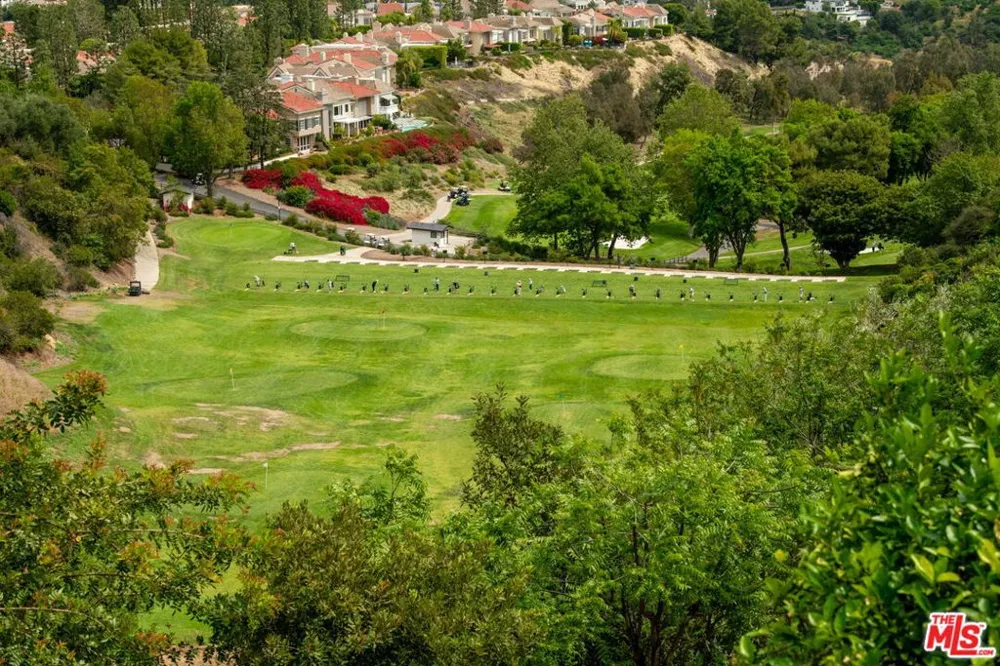 12544 The Vista Los Angeles, CA 90049