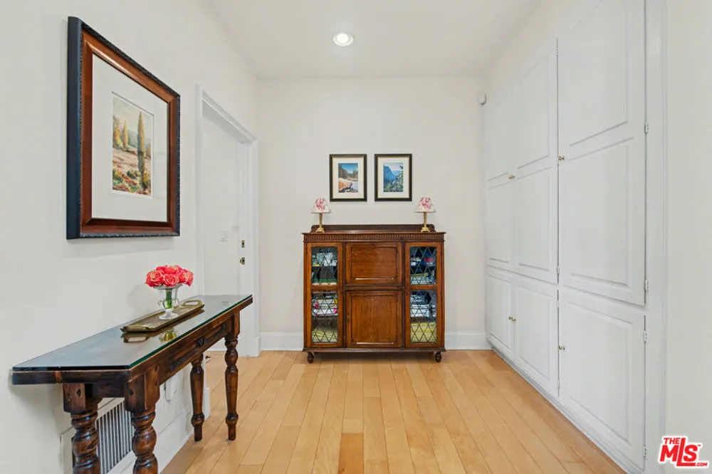 12544 The Vista Los Angeles, CA 90049