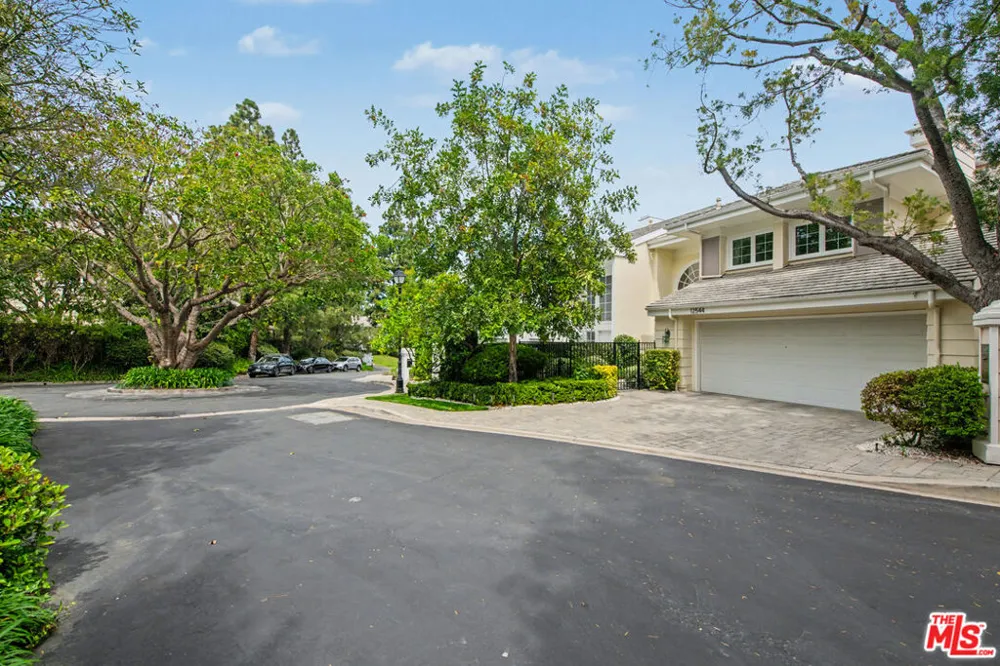 12544 The Vista Los Angeles, CA 90049