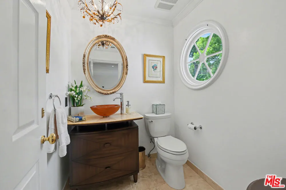 12544 The Vista Los Angeles, CA 90049