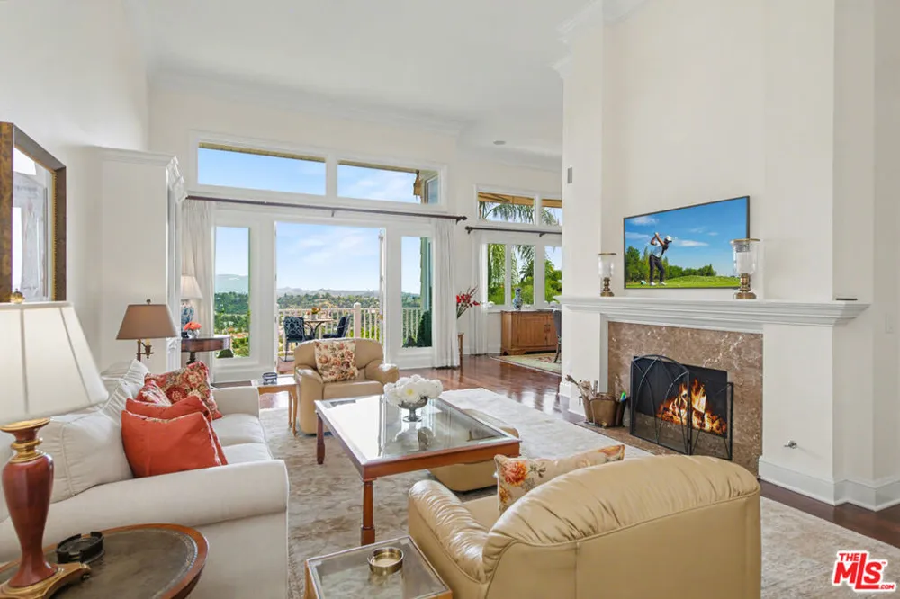 12544 The Vista Los Angeles, CA 90049