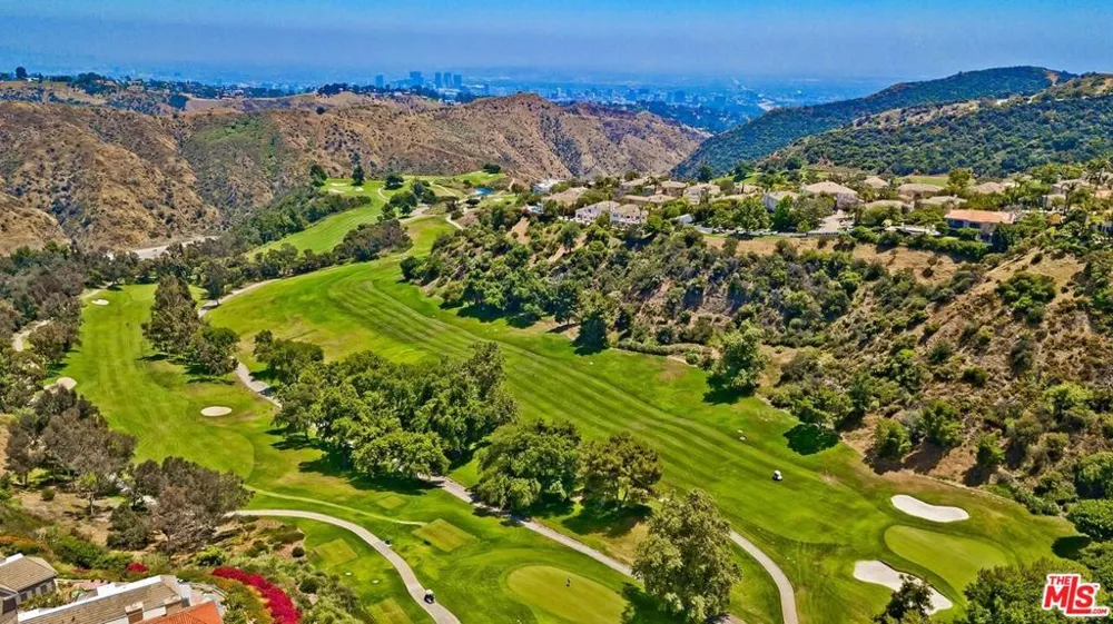 12544 The Vista Los Angeles, CA 90049