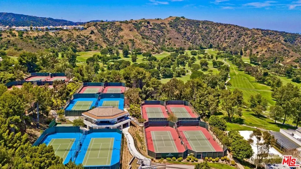 12544 The Vista Los Angeles, CA 90049