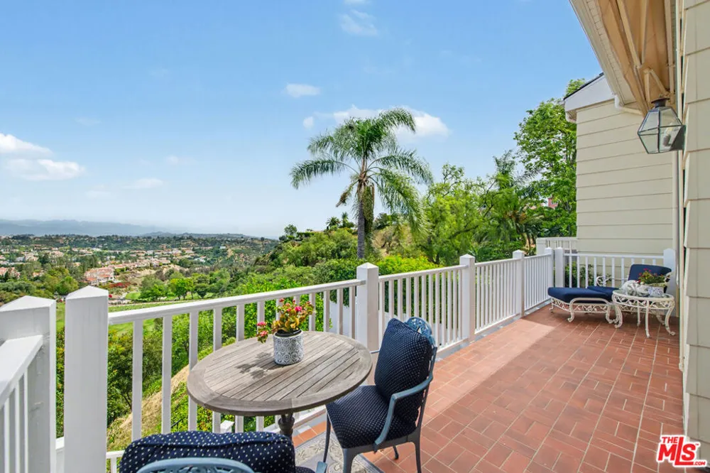 12544 The Vista Los Angeles, CA 90049