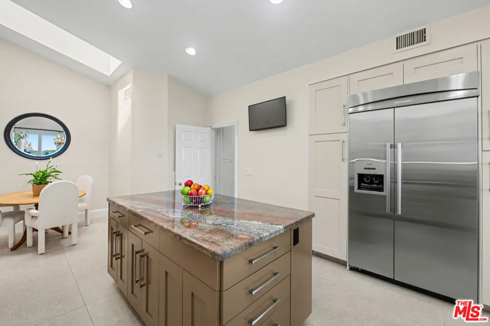 12544 The Vista Los Angeles, CA 90049