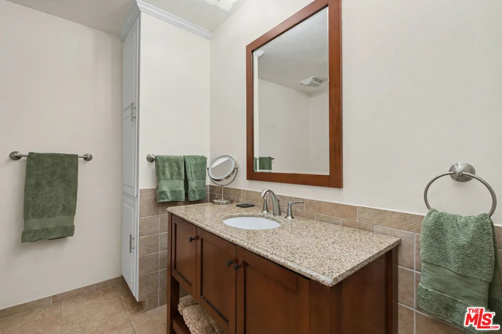 12544 The Vista Los Angeles, CA 90049