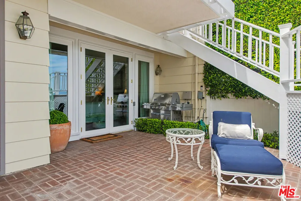 12544 The Vista Los Angeles, CA 90049