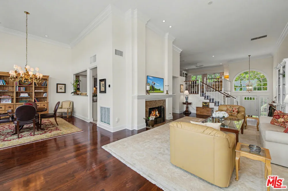 12544 The Vista Los Angeles, CA 90049