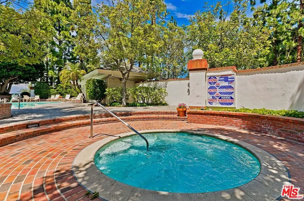 12544 The Vista Los Angeles, CA 90049