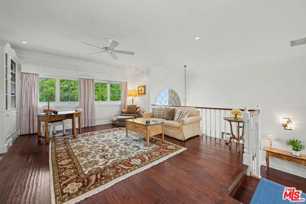 12544 The Vista Los Angeles, CA 90049