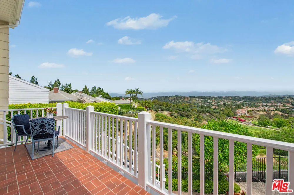 12544 The Vista Los Angeles, CA 90049