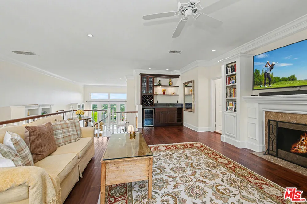12544 The Vista Los Angeles, CA 90049