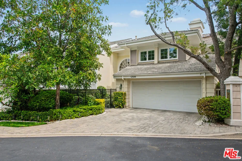 12544 The Vista Los Angeles, CA 90049