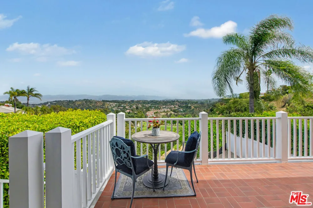 12544 The Vista Los Angeles, CA 90049