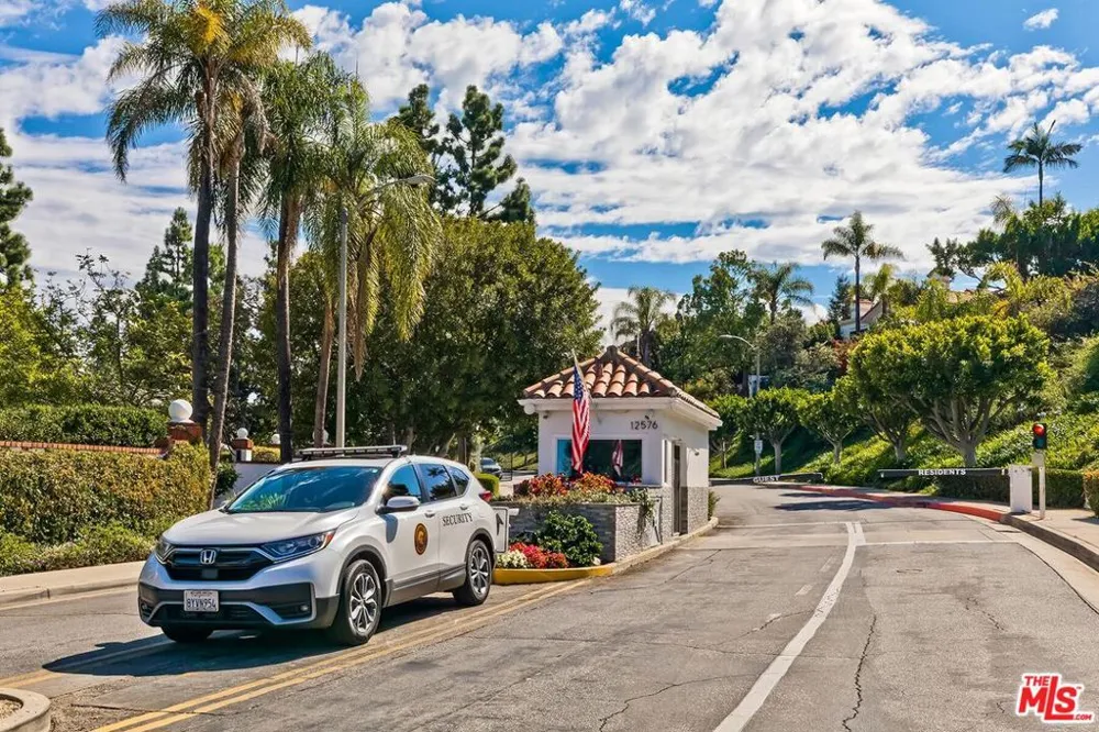 12544 The Vista Los Angeles, CA 90049