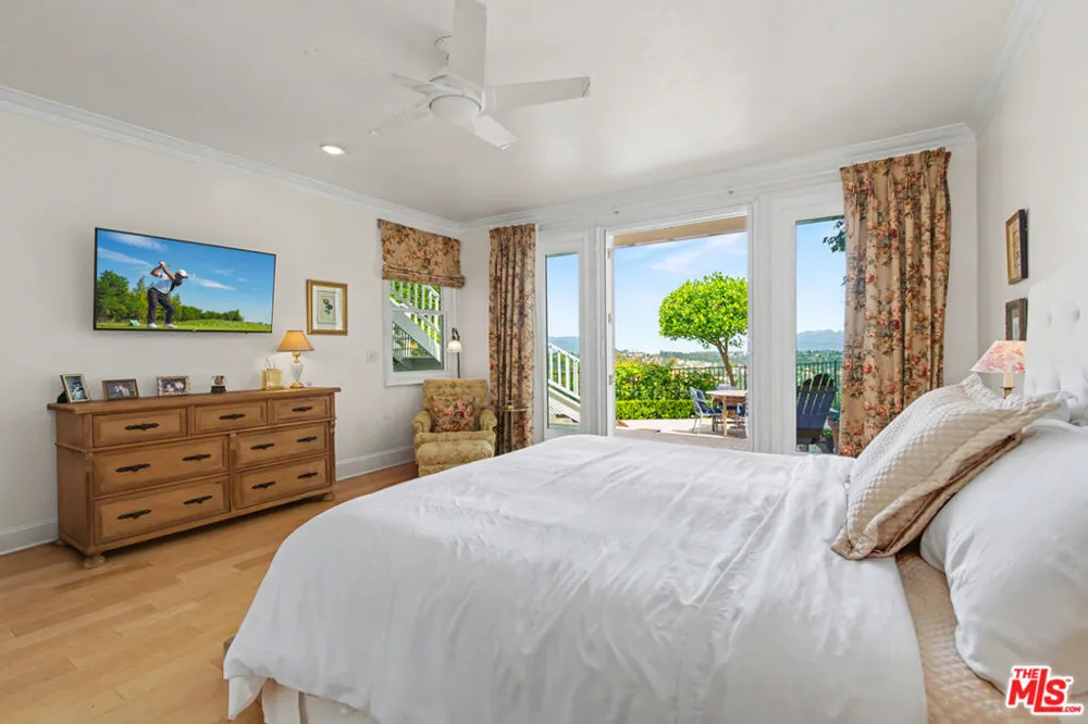 12544 The Vista Los Angeles, CA 90049