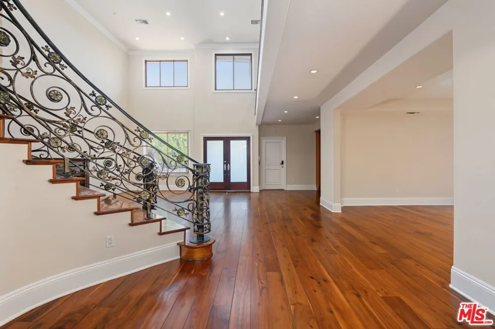 419 Laurel Avenue Los Angeles, CA 90048