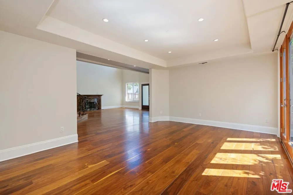 419 Laurel Avenue Los Angeles, CA 90048