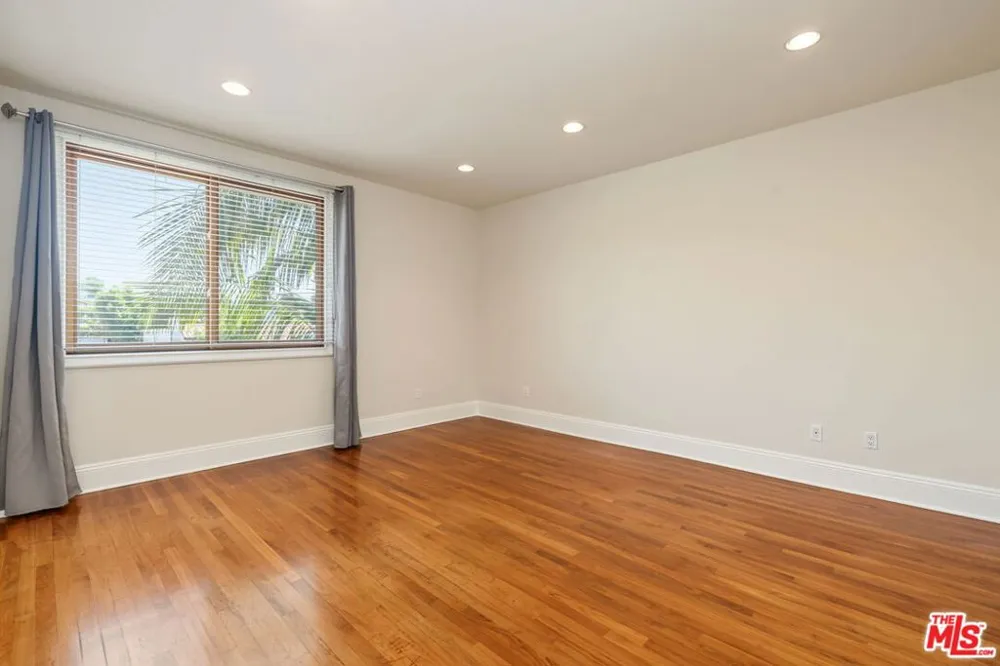419 Laurel Avenue Los Angeles, CA 90048