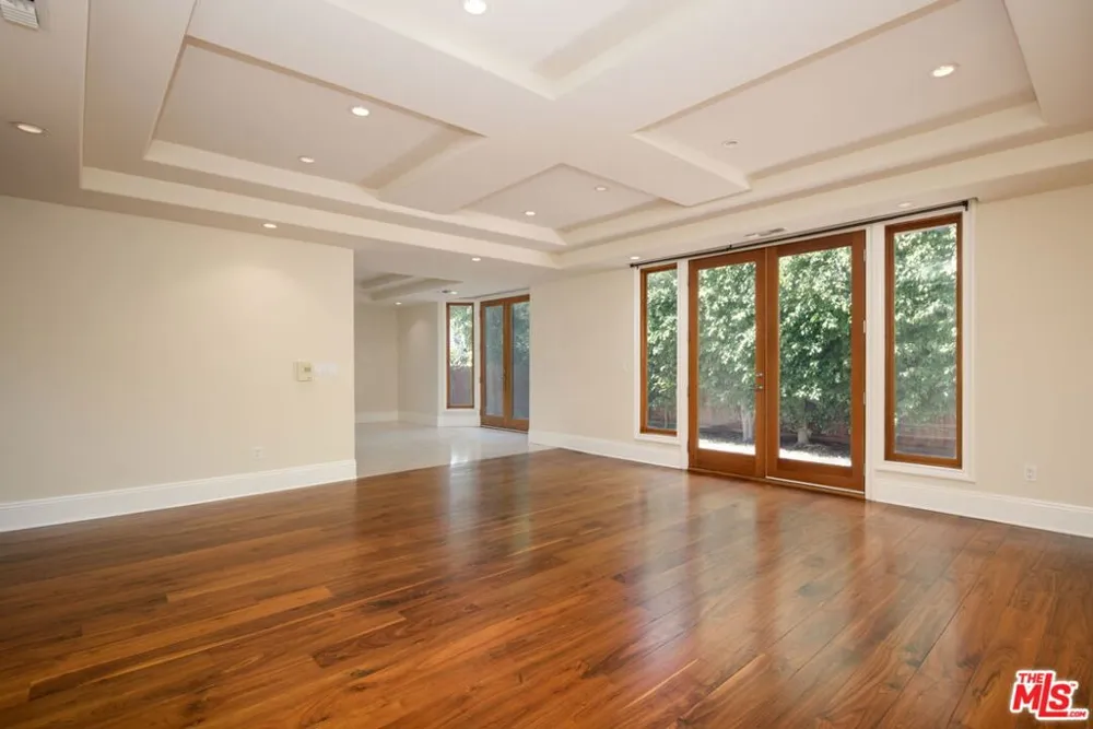 419 Laurel Avenue Los Angeles, CA 90048