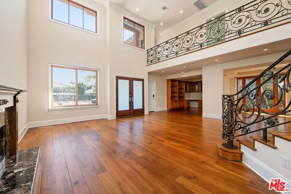 419 Laurel Avenue Los Angeles, CA 90048