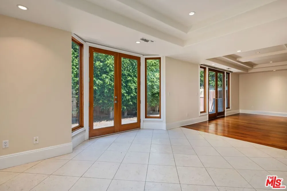 419 Laurel Avenue Los Angeles, CA 90048