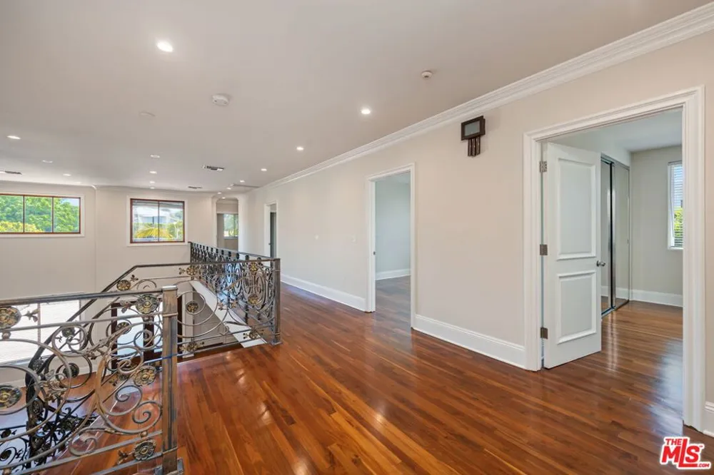 419 Laurel Avenue Los Angeles, CA 90048