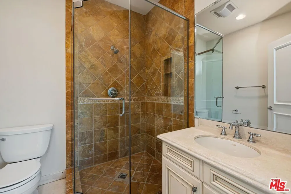 419 Laurel Avenue Los Angeles, CA 90048