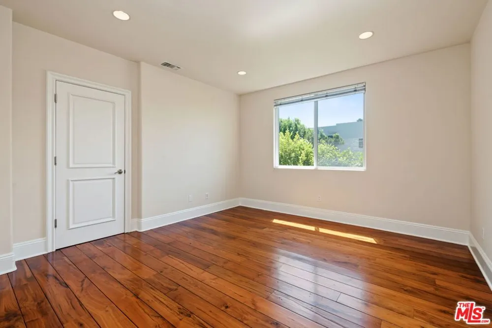 419 Laurel Avenue Los Angeles, CA 90048