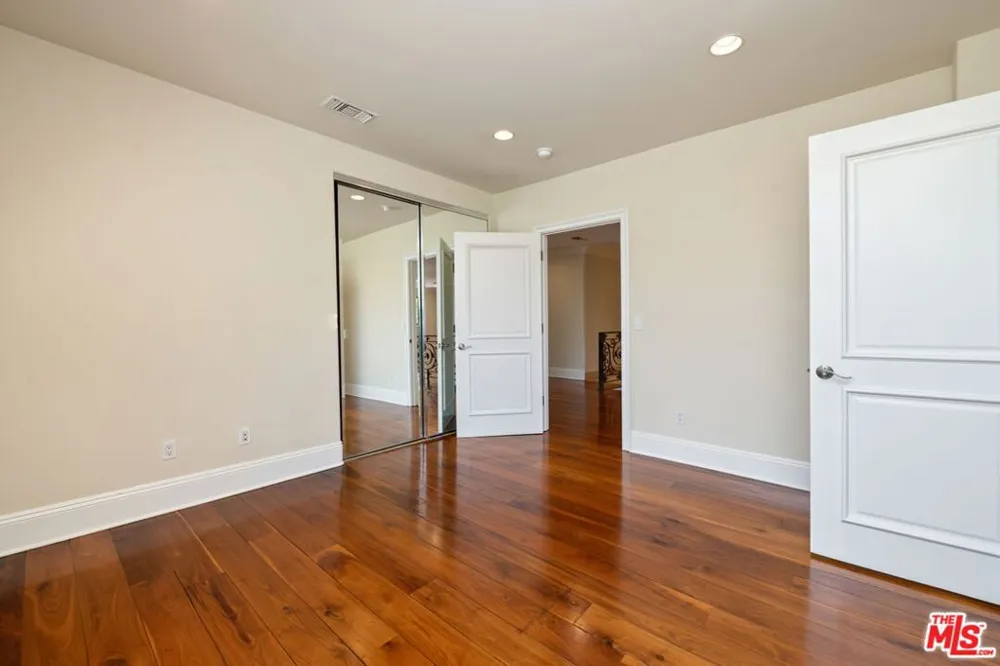 419 Laurel Avenue Los Angeles, CA 90048