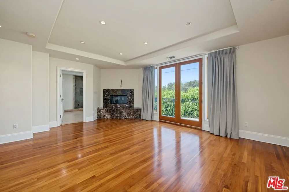 419 Laurel Avenue Los Angeles, CA 90048