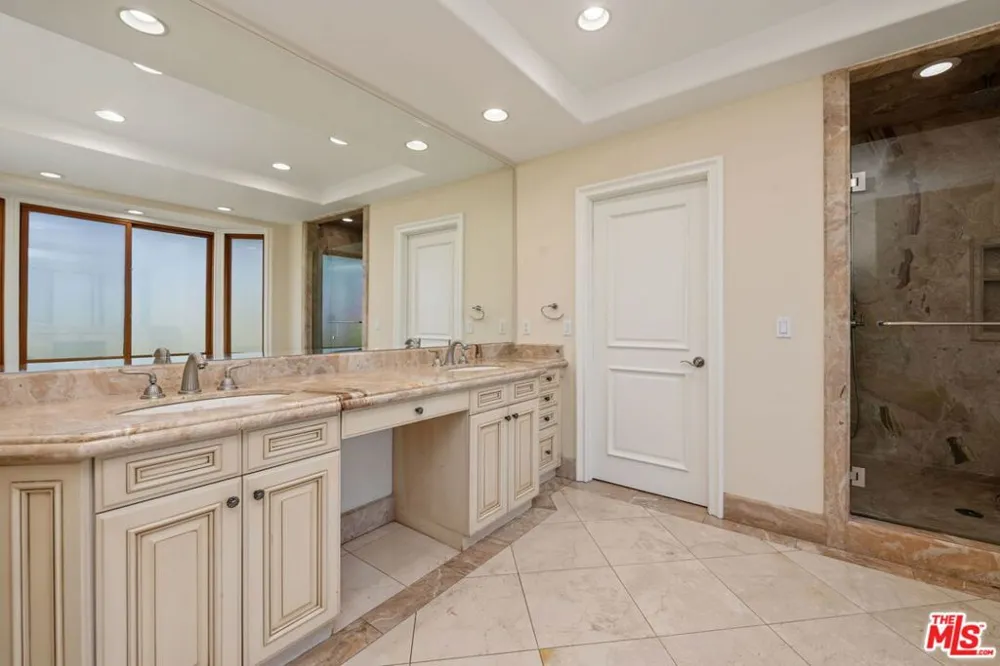 419 Laurel Avenue Los Angeles, CA 90048