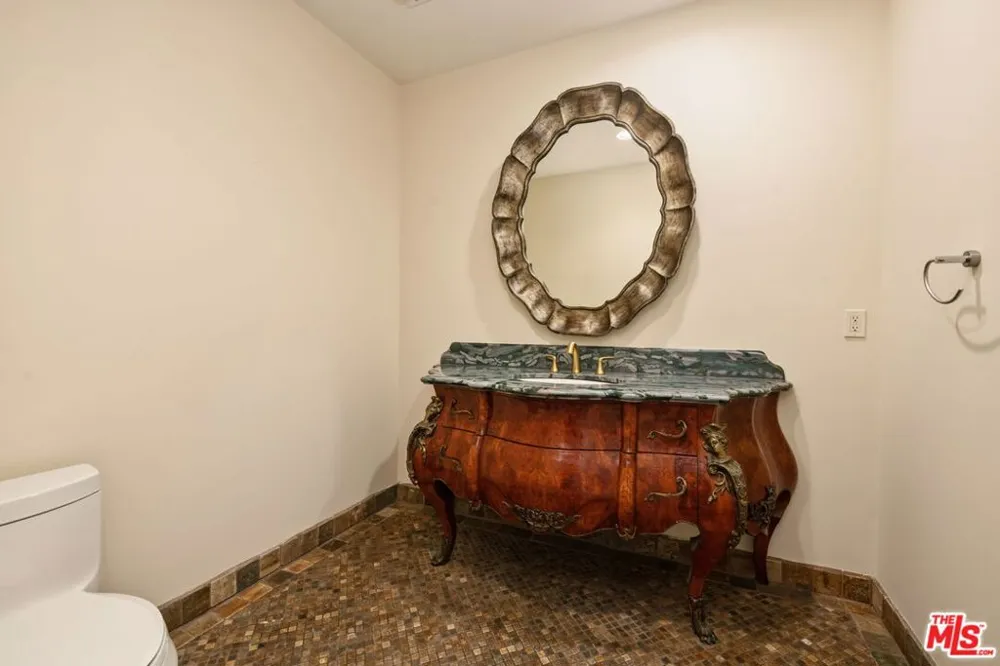 419 Laurel Avenue Los Angeles, CA 90048