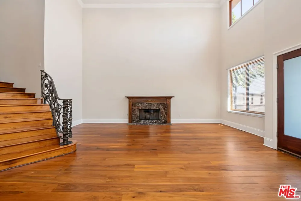 419 Laurel Avenue Los Angeles, CA 90048