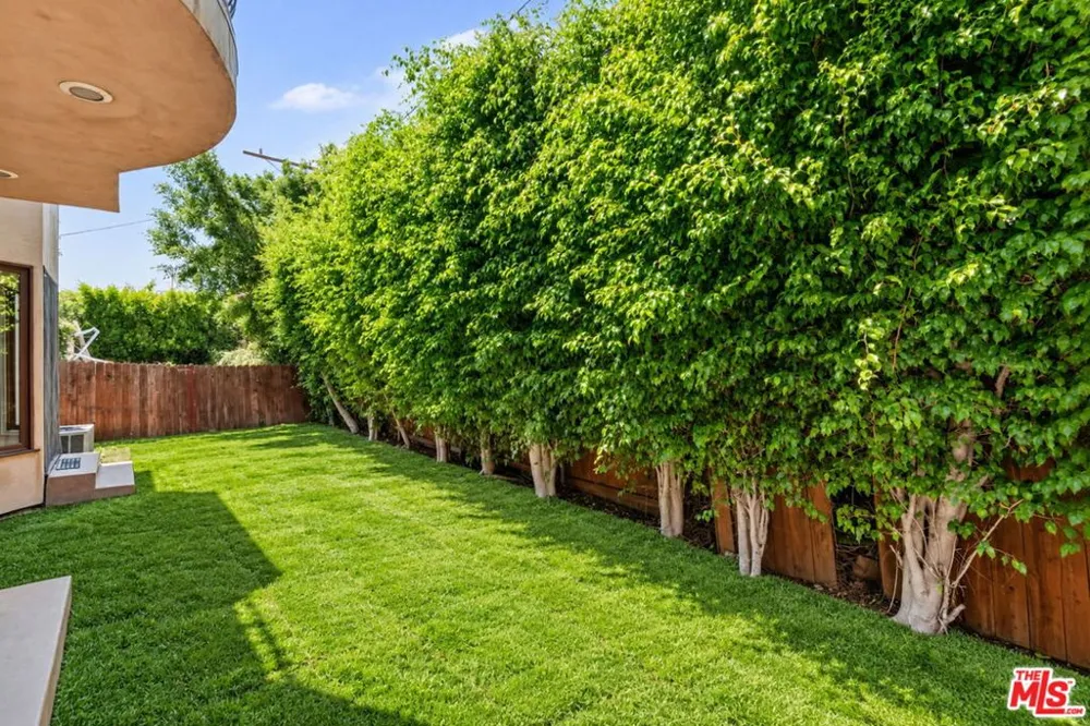 419 Laurel Avenue Los Angeles, CA 90048