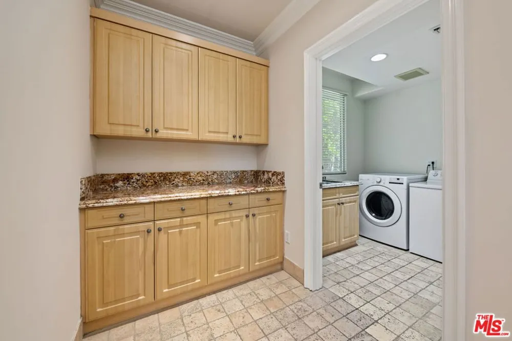 419 Laurel Avenue Los Angeles, CA 90048