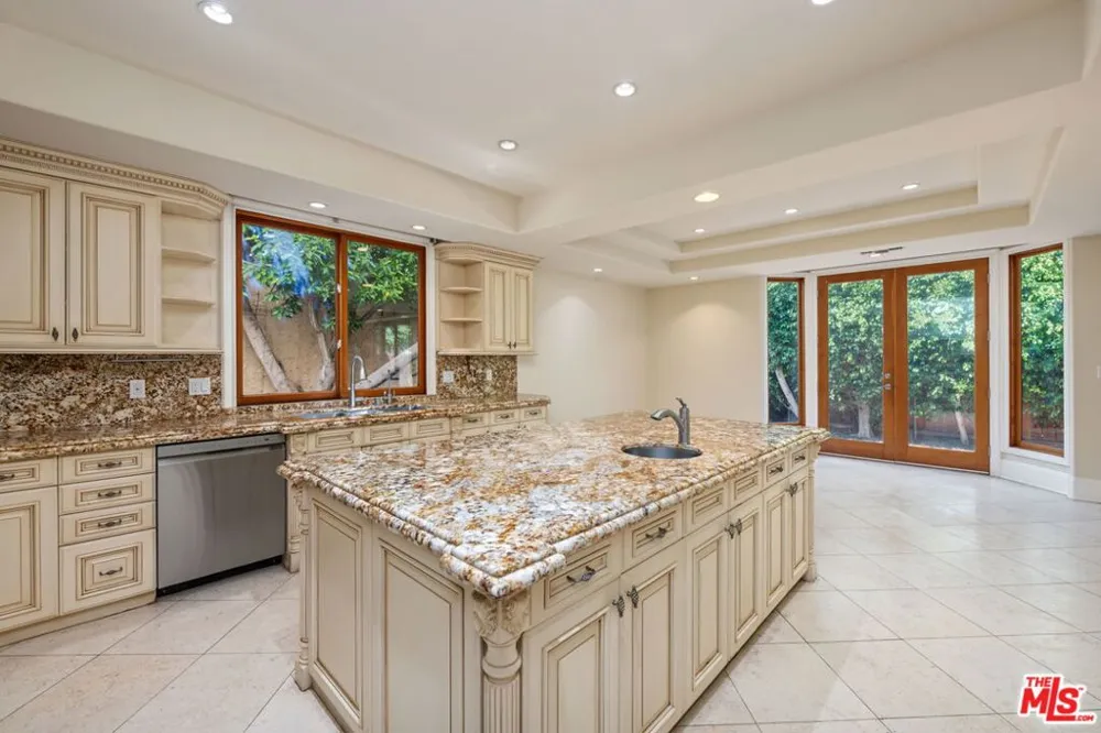 419 Laurel Avenue Los Angeles, CA 90048