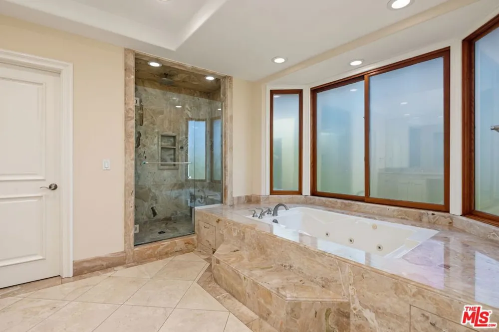 419 Laurel Avenue Los Angeles, CA 90048