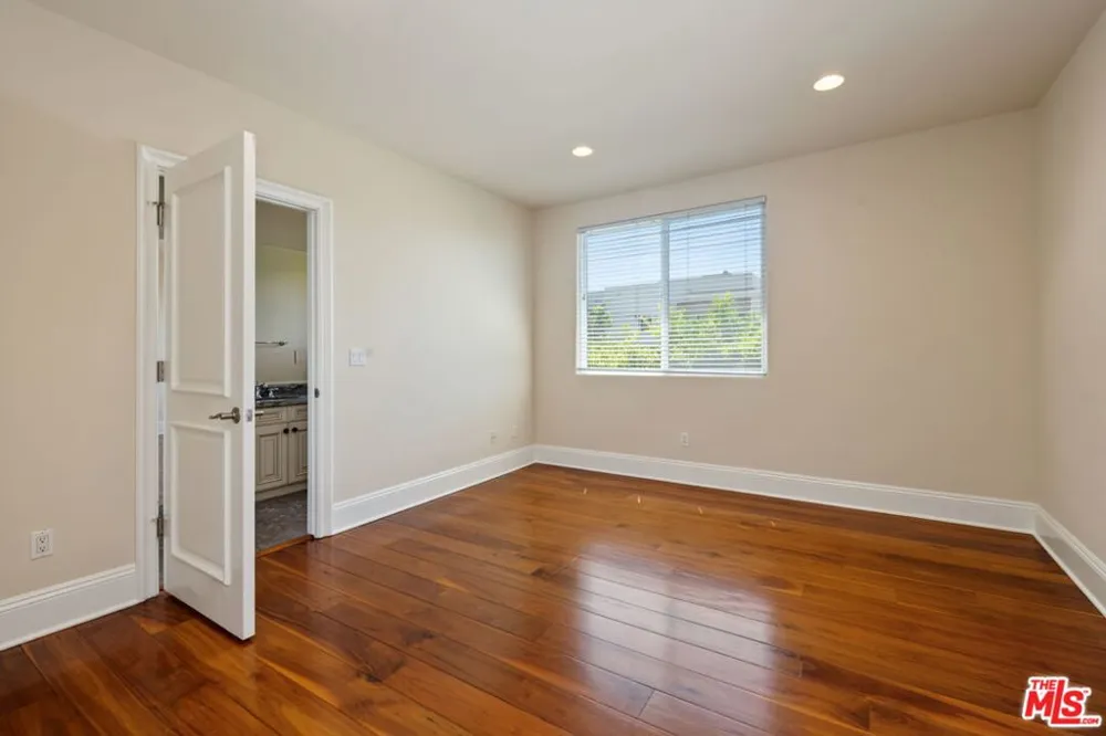 419 Laurel Avenue Los Angeles, CA 90048