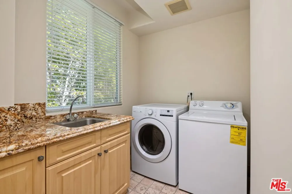 419 Laurel Avenue Los Angeles, CA 90048
